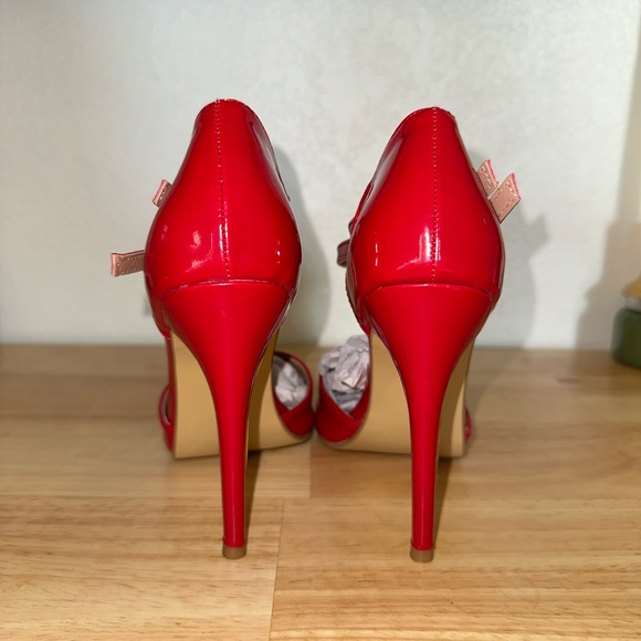 Journee Collection Striking Red Heels - Picture 2 of 6